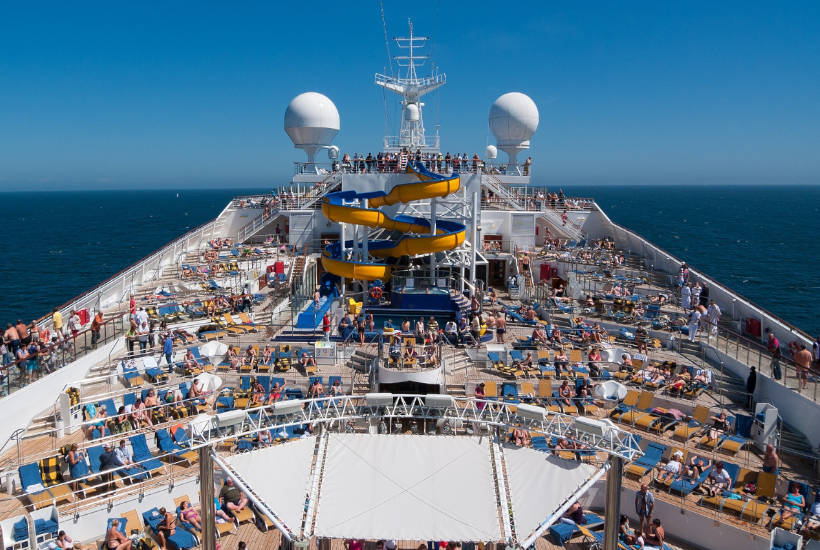 Imagen de turistas en un crucero