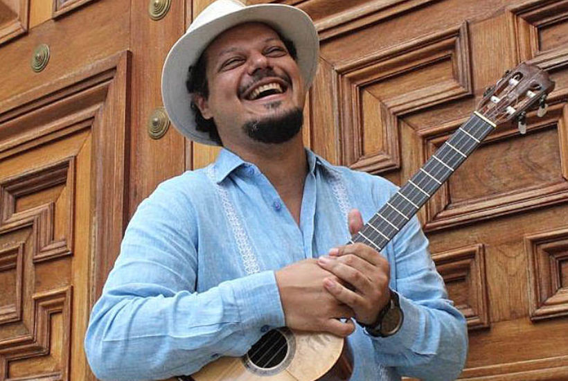 El cuatrista venezolano Luis Pino