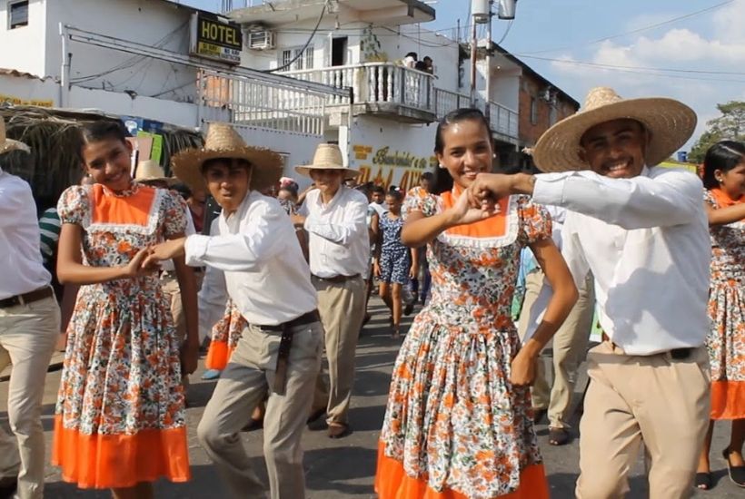 Bailando joropo en Elorza