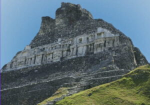 Piramide Maya Belice