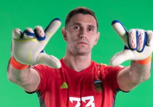 Dibu Martínez