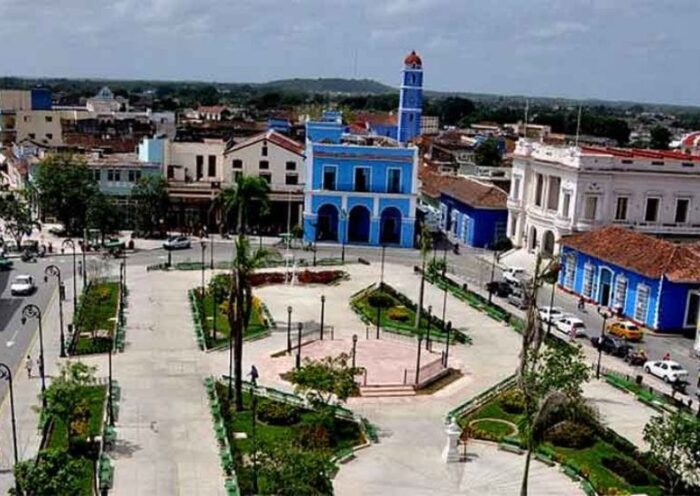 Descubre Sancti Spíritus, una de las villas más antiguas de Cuba, famosa por el Puente del Yayabo, su patrimonio colonial y sus leyendas.
