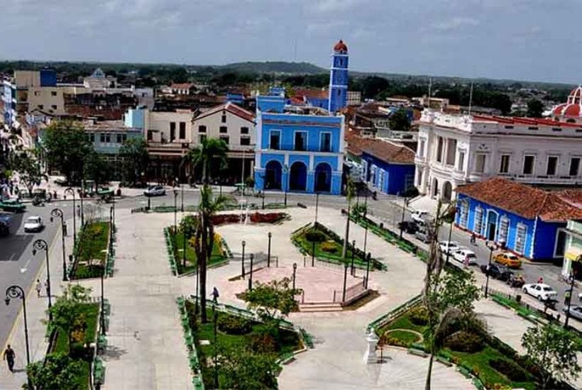 Descubre Sancti Spíritus, una de las villas más antiguas de Cuba, famosa por el Puente del Yayabo, su patrimonio colonial y sus leyendas.